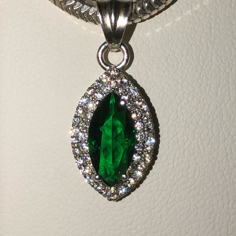 Emerald and white topaz marquise silver n/l